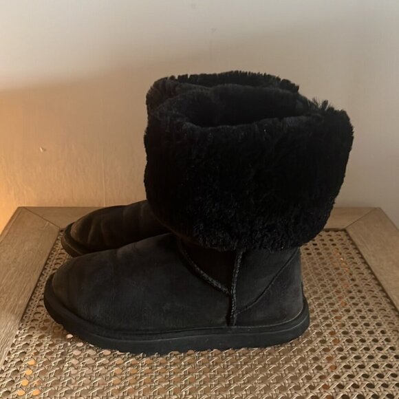 UGG classic black tall boot size 7 - Picture 1 of 6